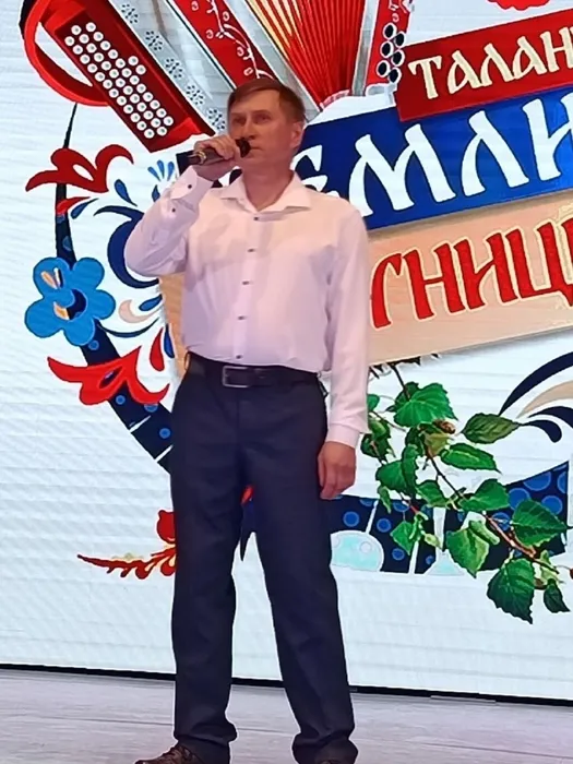 Владимир Куликов - солист Всехсвятского Дома культуры.